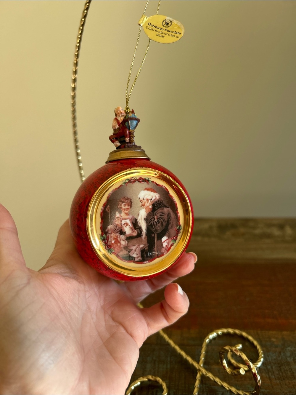 Norman Rockwell's Christmas Classics Heirloom Ornaments-In The Christmas Spirit - Picture 4 of 6